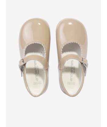 Andanines Girls Patent Leather Mary Jane Shoes in Beige de la marque