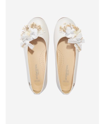 Andanines Girls Leather Flower Ballerina Pumps in Ivory acheter en ligne