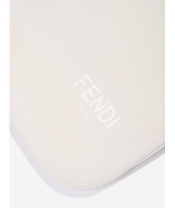 Fendi Baby FF Logo Nest in Beige d'Europe débarque